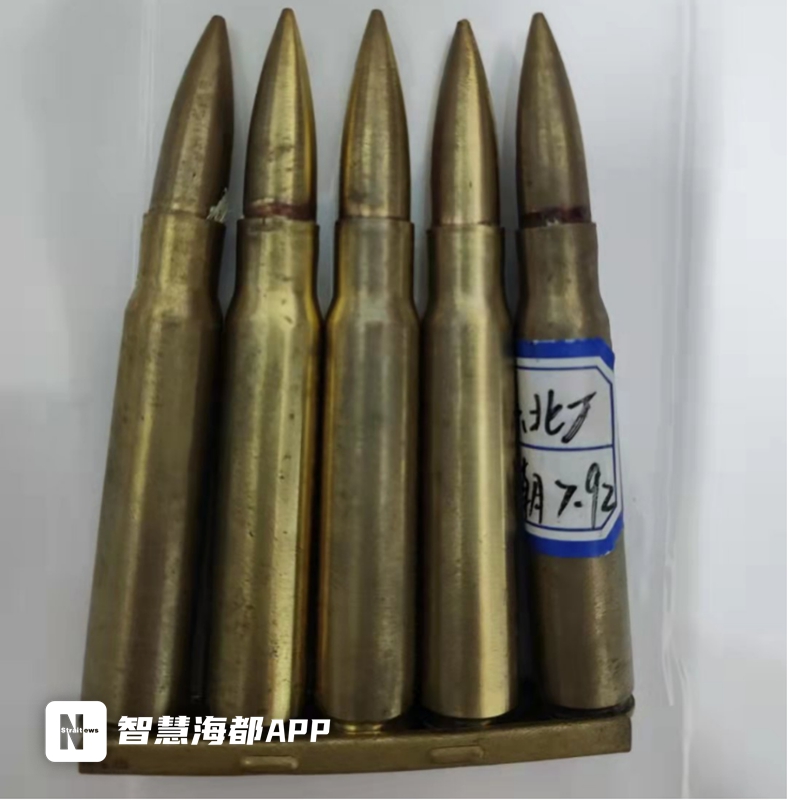 “00后”軍事迷捐贈超百件文物:勿忘歷史,吾輩當自強